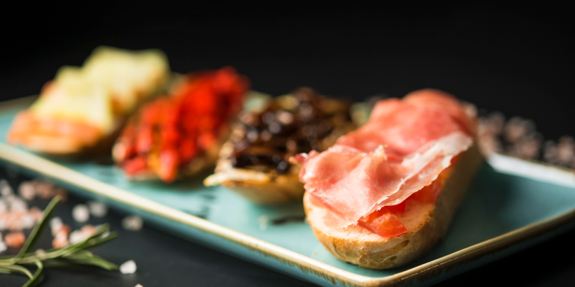 tapas con embutidos ibéricos