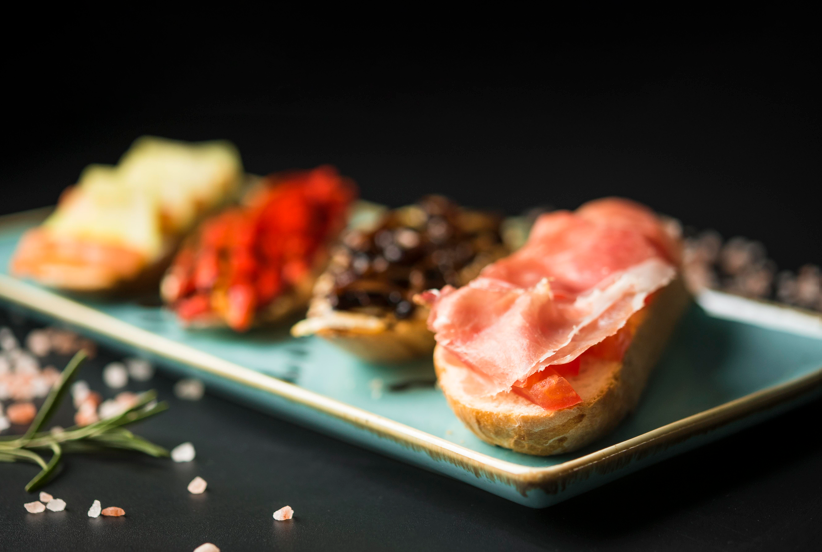 tapas con embutidos ibéricos